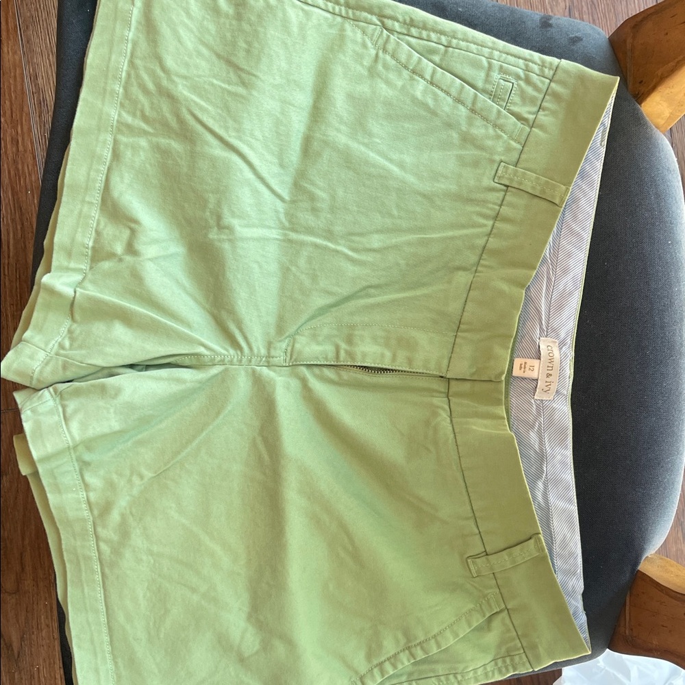 Crown & Ivy Light Green Women's Bermudas